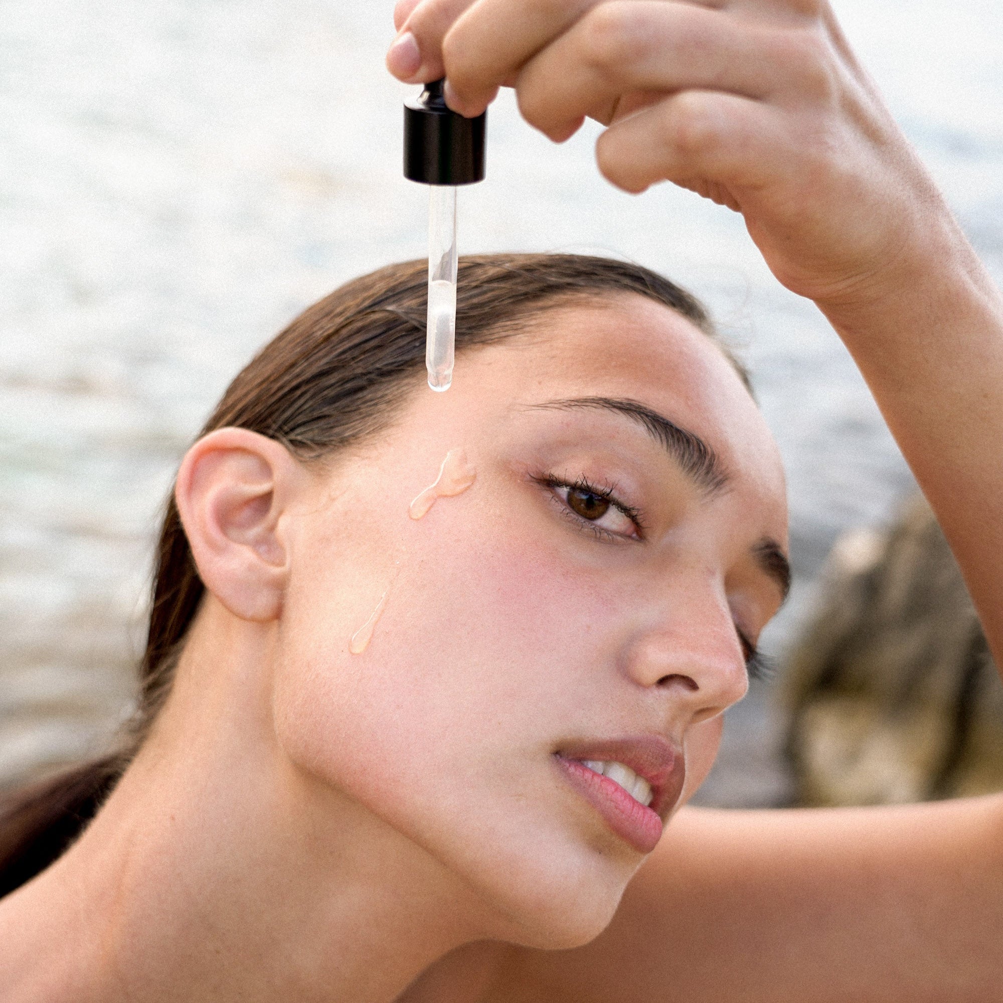 Ruhi hialurono rūgšties drėkinamasis veido serumas, 30 ml