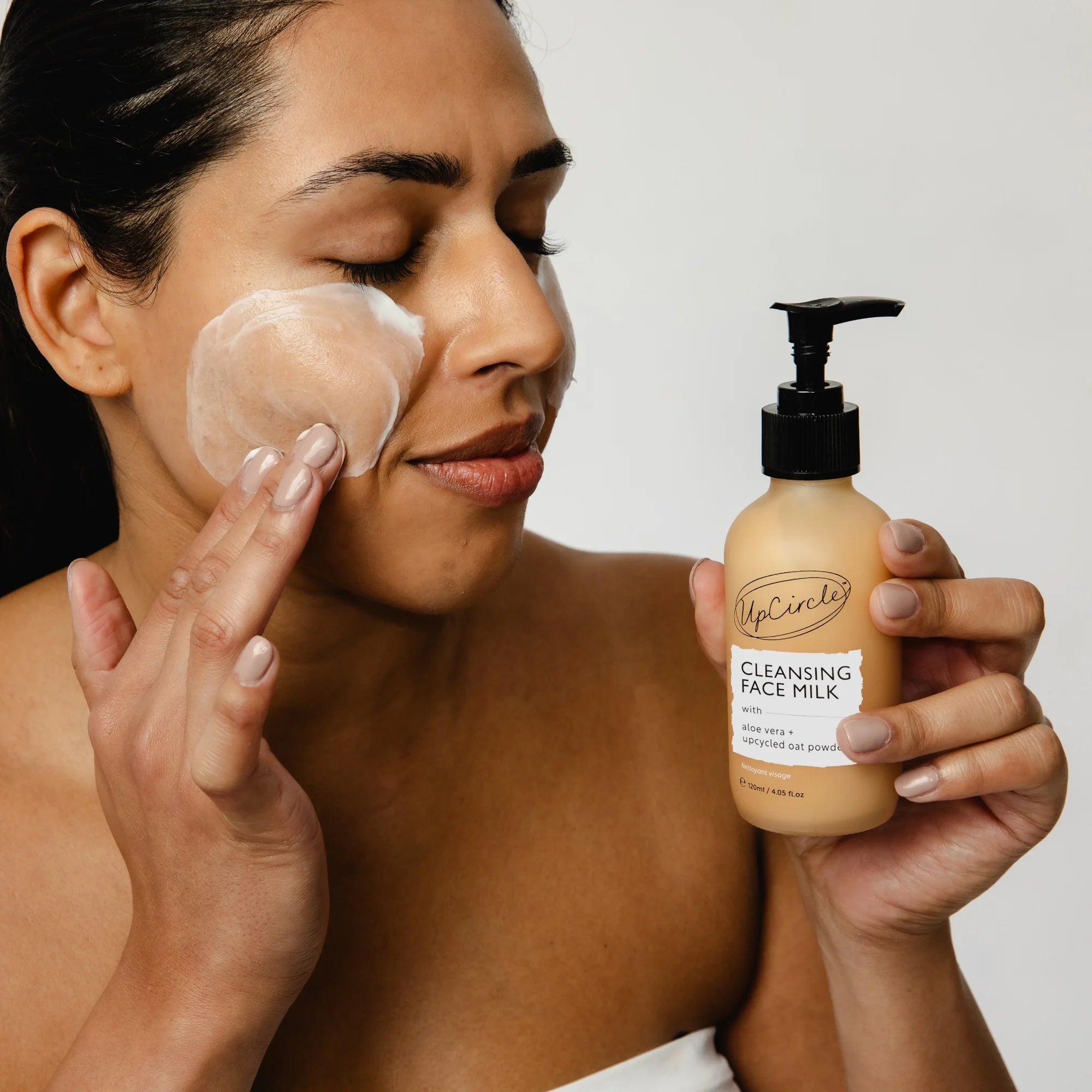 UpCircle Aloe Vera and Oat Powder Face Cleanser, 120 ml